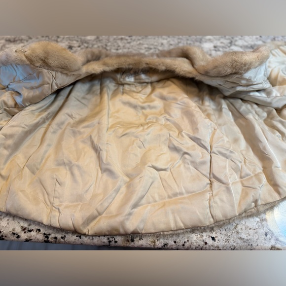 Vintage Mink Capelet - Picture 6 of 9